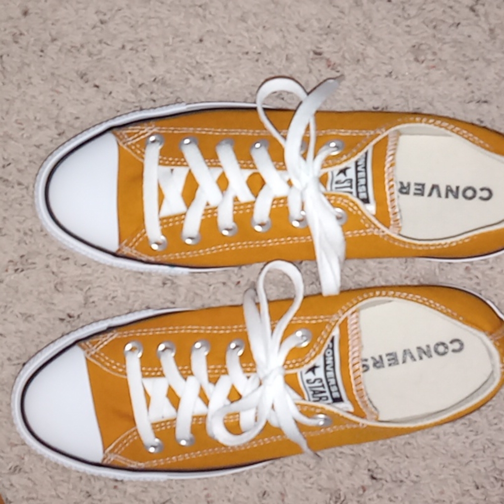 cute yellow converse shoes size 9.5